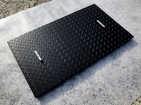 鉄製に錆止め塗装のグリストラップ蓋（グリーストラップ蓋）:鉄製のグリストラップの蓋は塗装をしないと直ぐに錆びますので、キチンと塗装をしている業者を選びましょう！